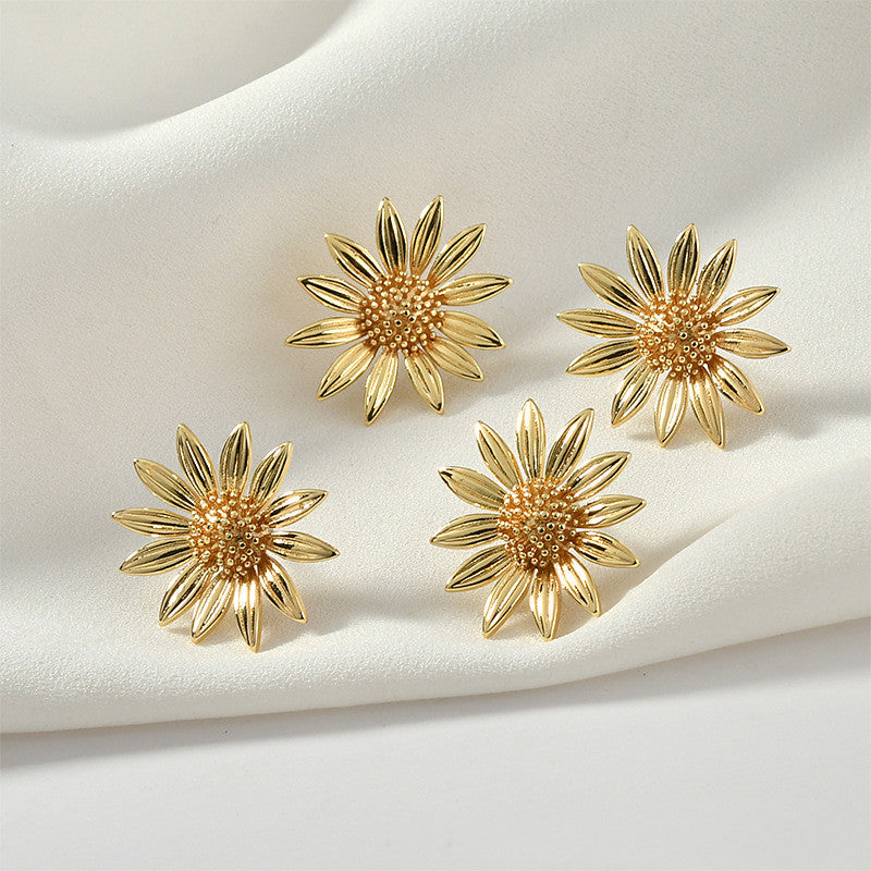 Small daisy flower earrings