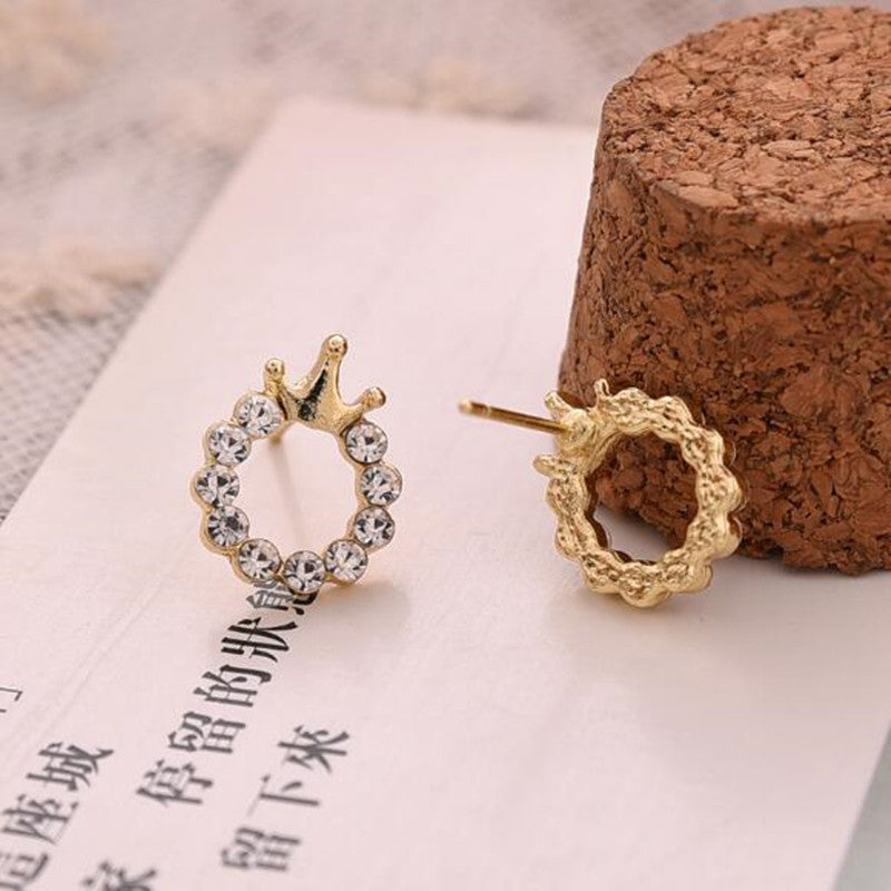 Crown diamond stud earrings