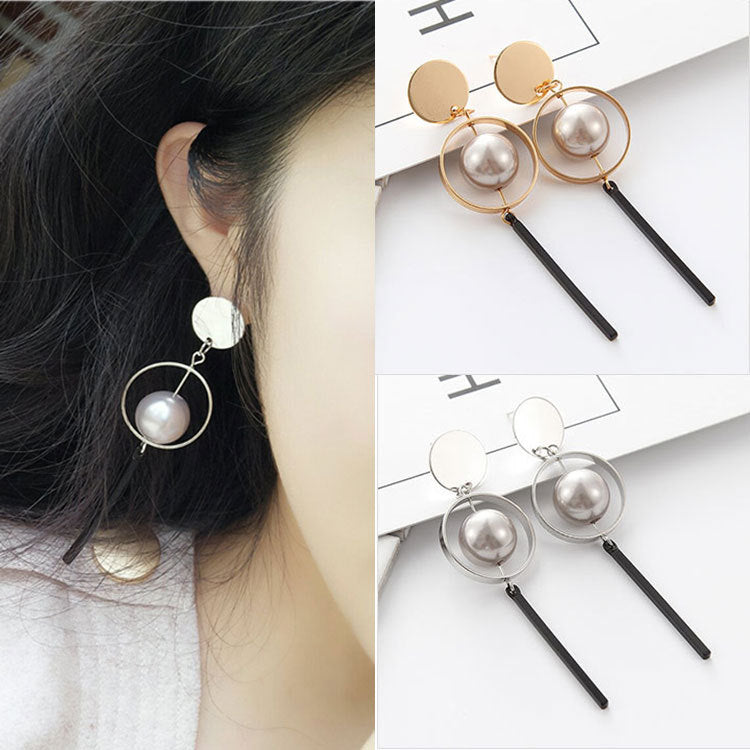 Hollow ring pearl earrings