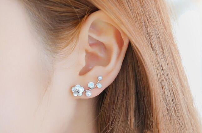 C586 Korean edition ornaments shell flower pearl earnail female fashion silver leaf branch earrings wholesale