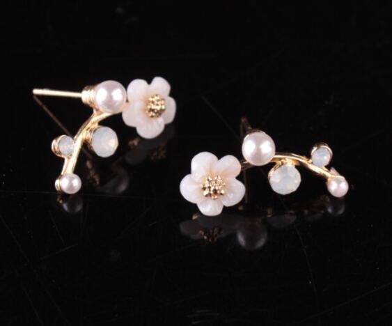 C586 Korean edition ornaments shell flower pearl earnail female fashion silver leaf branch earrings wholesale