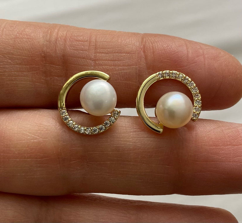 Simple C Shape Stud Earrings For Women Exquisite Pearl Round Crystal Jewelry