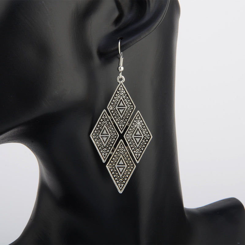 Exaggerated geometric diamond carved earrings