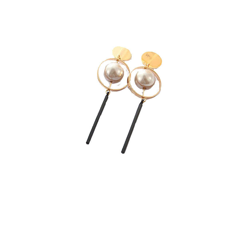 Hollow ring pearl earrings