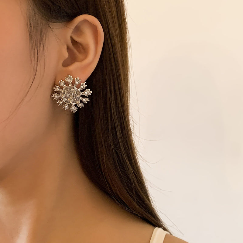 Simple Rose Three-dimensional Pearl Earrings Retro Pastoral
