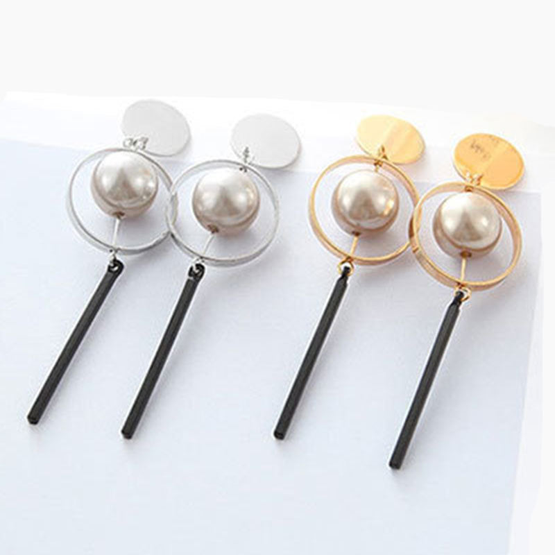 Hollow ring pearl earrings