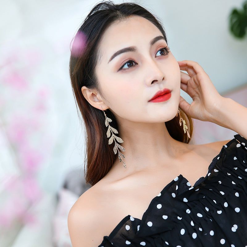 Temperament Golden Leaf Long Pendant Earrings