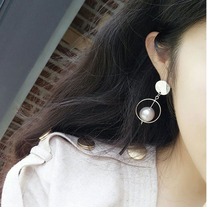 Hollow ring pearl earrings