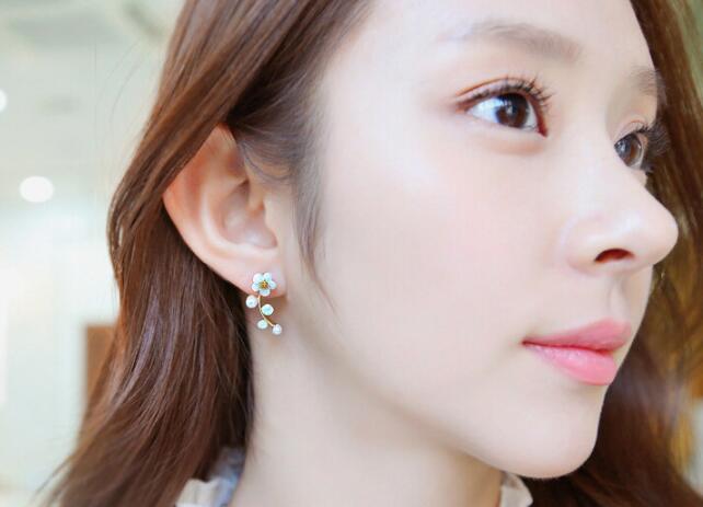 C586 Korean edition ornaments shell flower pearl earnail female fashion silver leaf branch earrings wholesale