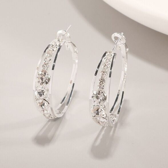 Alloy Rhinestone Inlaid Ladies Earrings