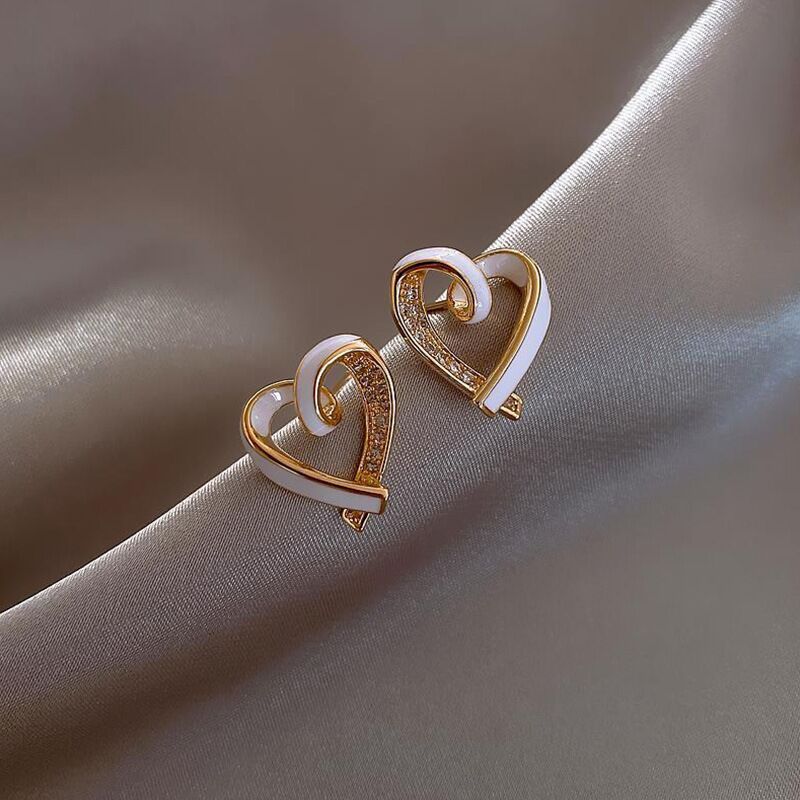 Exquisite Love Earrings Female Design Sense