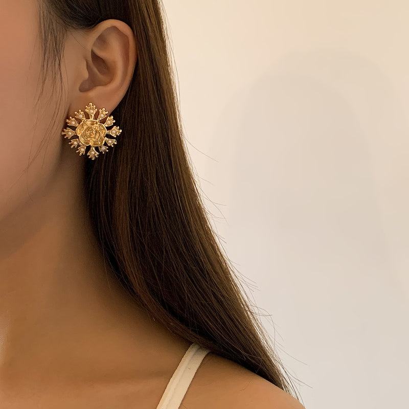 Simple Rose Three-dimensional Pearl Earrings Retro Pastoral