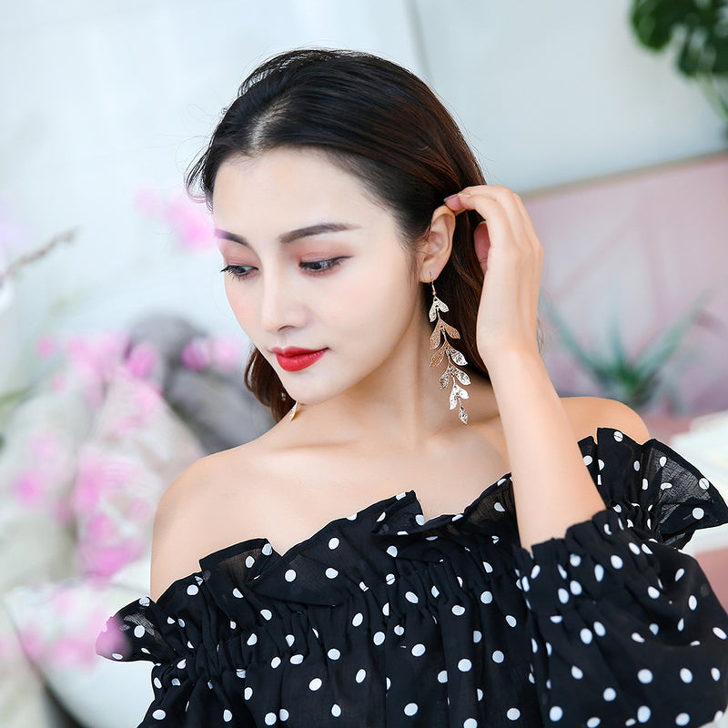 Temperament Golden Leaf Long Pendant Earrings