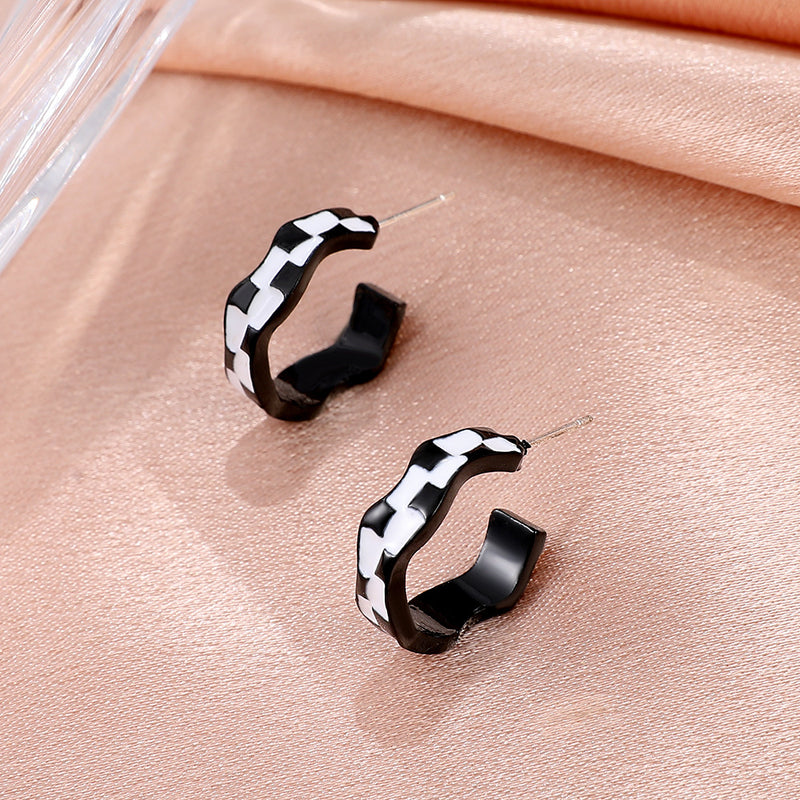 Retro Temperament Dripping Oil Black And White Checkerboard Earrings Ins Net Red