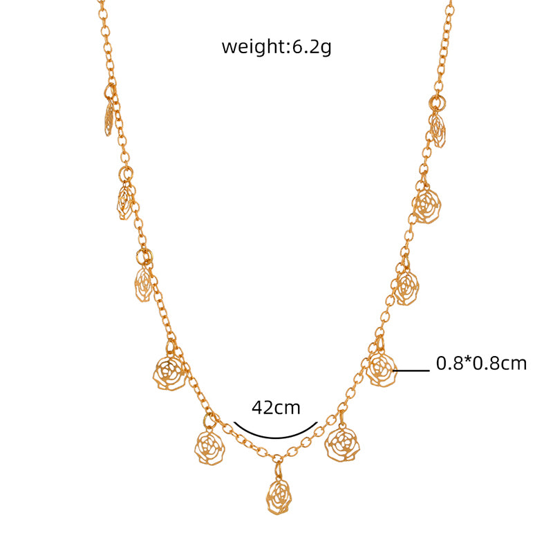 Single layer necklace with golden flowers