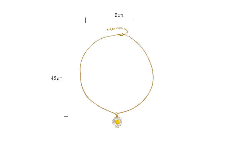 Daisy Metallic Pendant Necklace