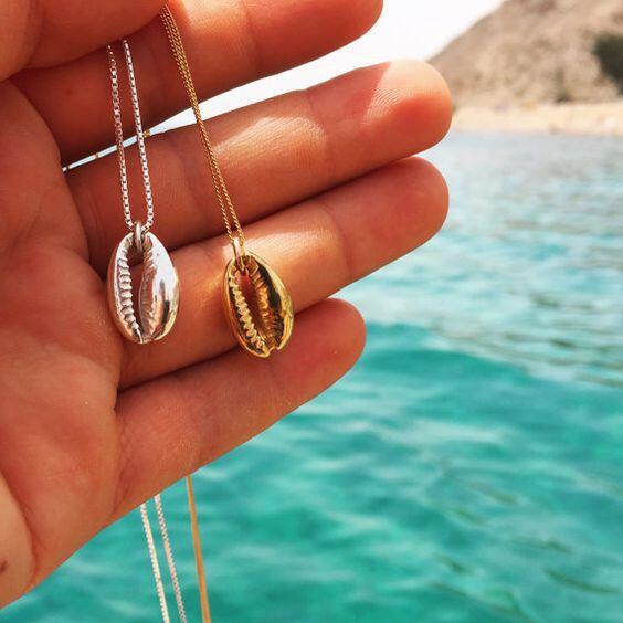 Gold-plated shell necklace