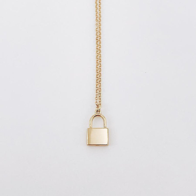 Three-dimensional lock necklace