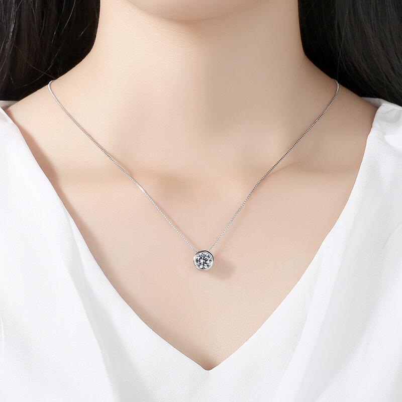 Zircon pendant necklace