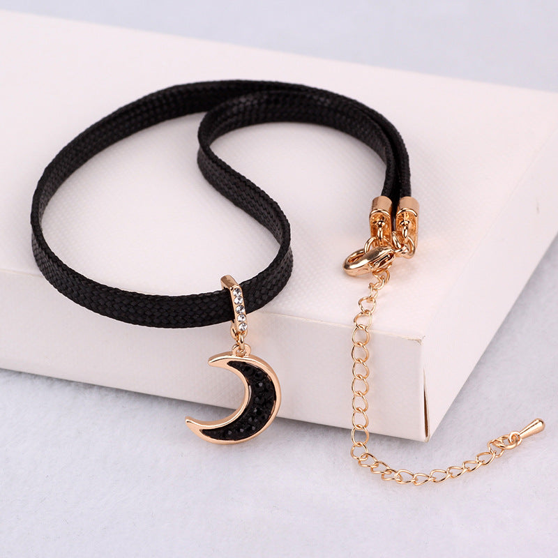 Vintage Collar Moon Pendant Black Clavicle Chain