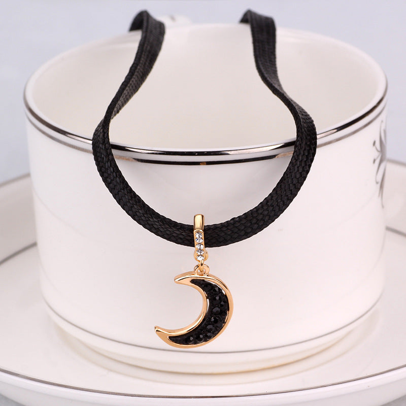 Vintage Collar Moon Pendant Black Clavicle Chain