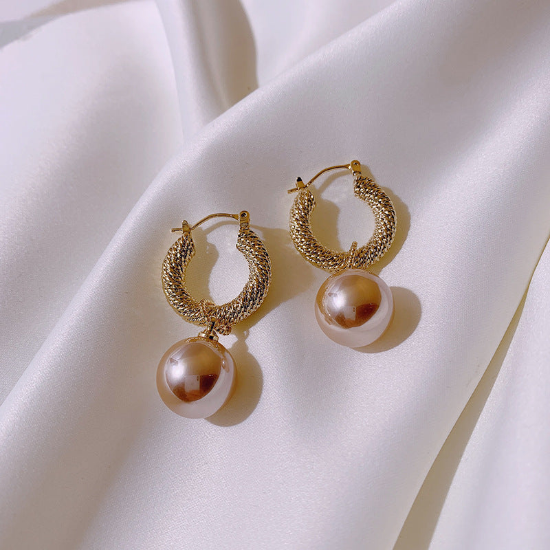 Fashion And Exquisite Super Flash French Retro Metal Pearl Earrings