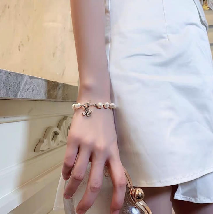 Freshwater Pearl Bracelet Exquisite Zircon Bee Niche Design Pendant Student Girlfriend Elegant Bracelet Jewelry Female