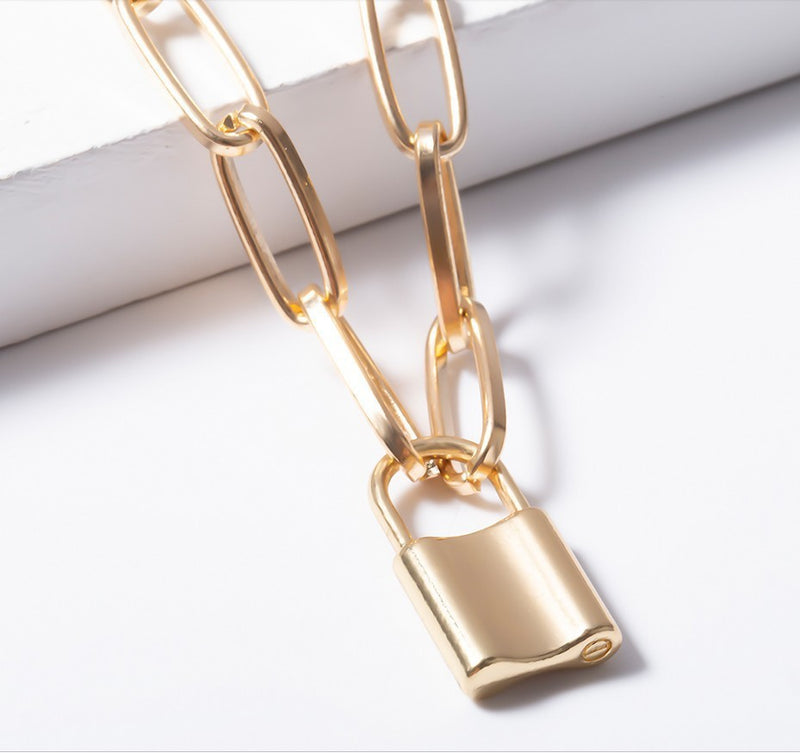 Cross-Border Jewelry Simple And Exaggerated Thick Chain Necklace Female Retro Multi-Layer Geometric Lock-Shaped Love Necklace
