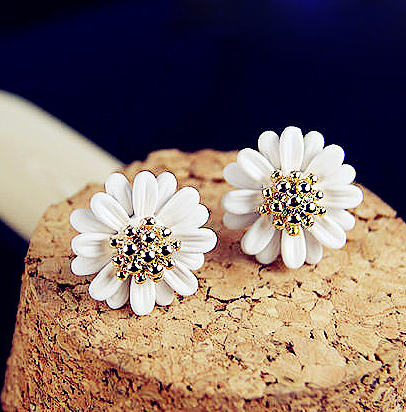 Creative small daisy flower earrings South Korea imported earrings