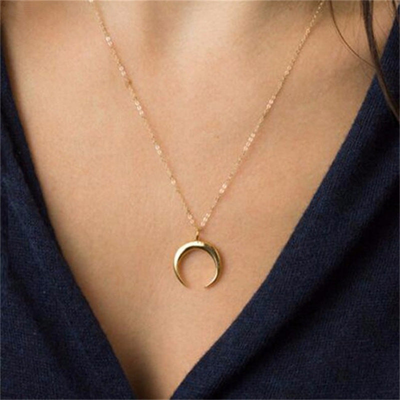 Female Clavicle Chain Environmentally Friendly Electroplating Crescent Pendant Necklace