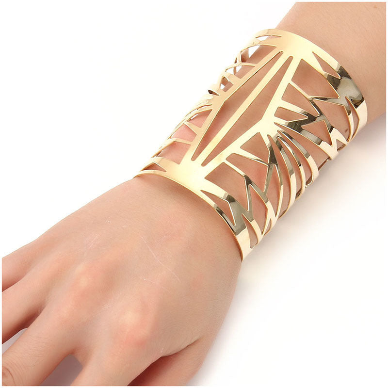Geometric bracelet with metal opening and wide face