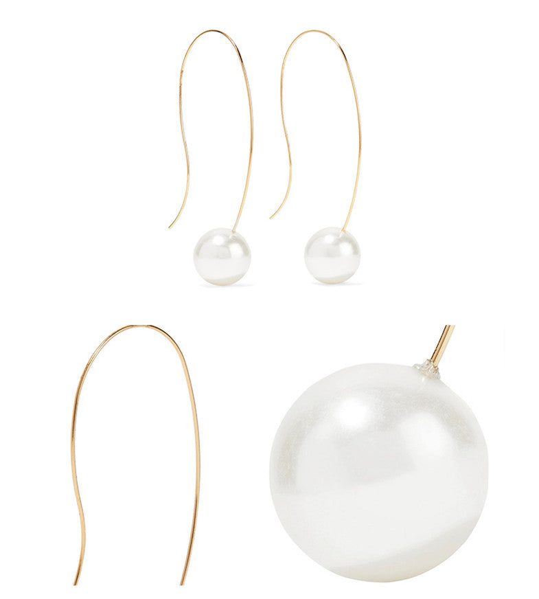 Pair of curved Pearl Earrings