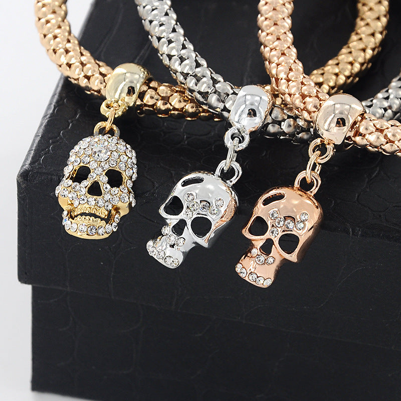 Women's diamond pendant bracelet
