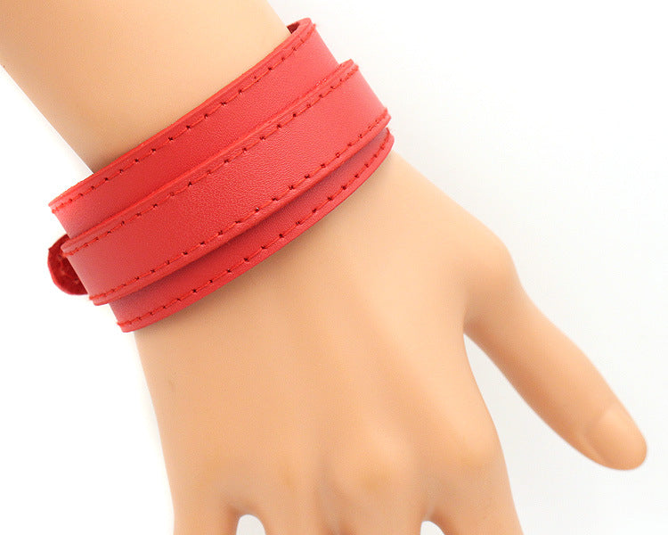 Simple leather bracelet with square buckle