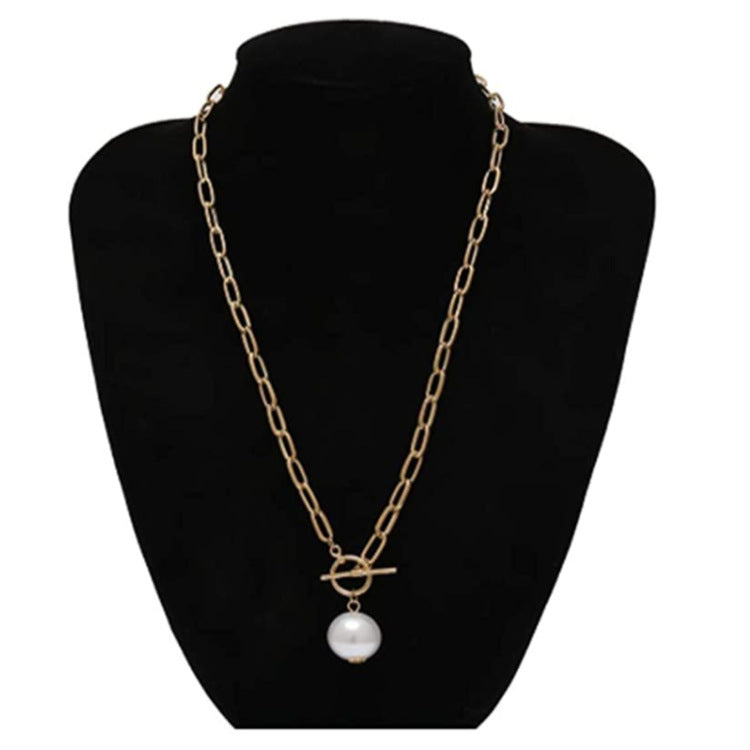 Large imitation pearl pendant in Gothic style