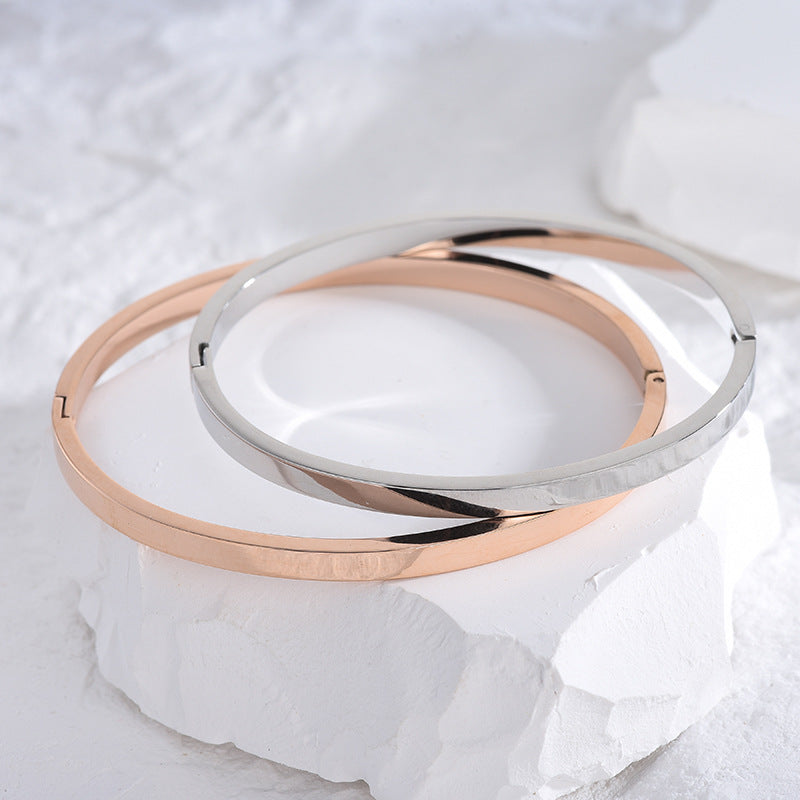 Small Snap Buckle Oval Bracelet In Titanium And Rose Gold