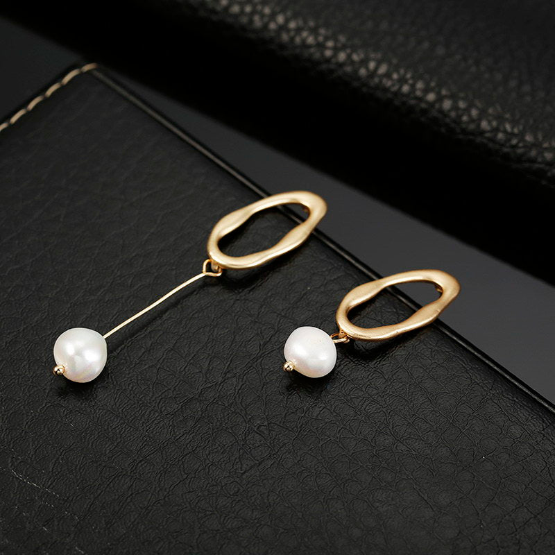 European And American Style Asymmetric Alloy Pearl Earrings