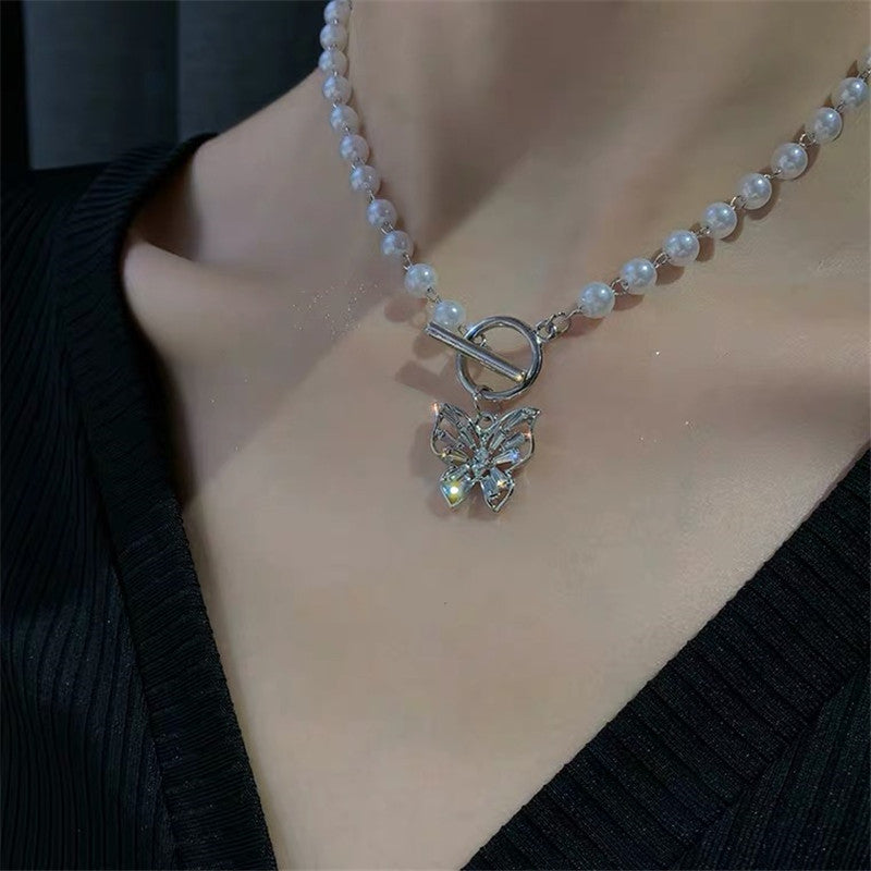 Frosty Wind Pearl Butterfly Clavicle Chain