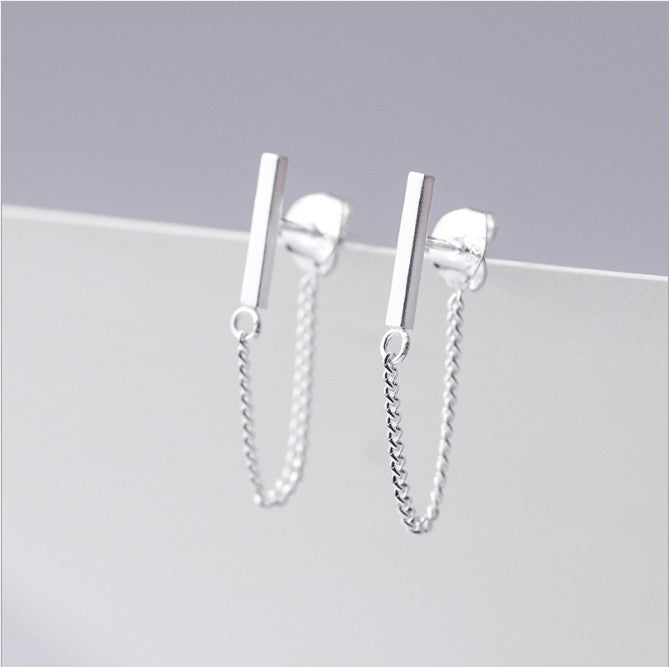 Small and simple fashion chain earrings