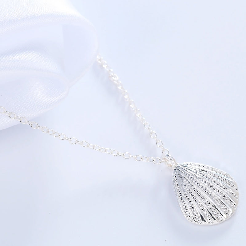 Scallop Conch Shell Pendant Necklace Gold and Silver Clavicle Chain