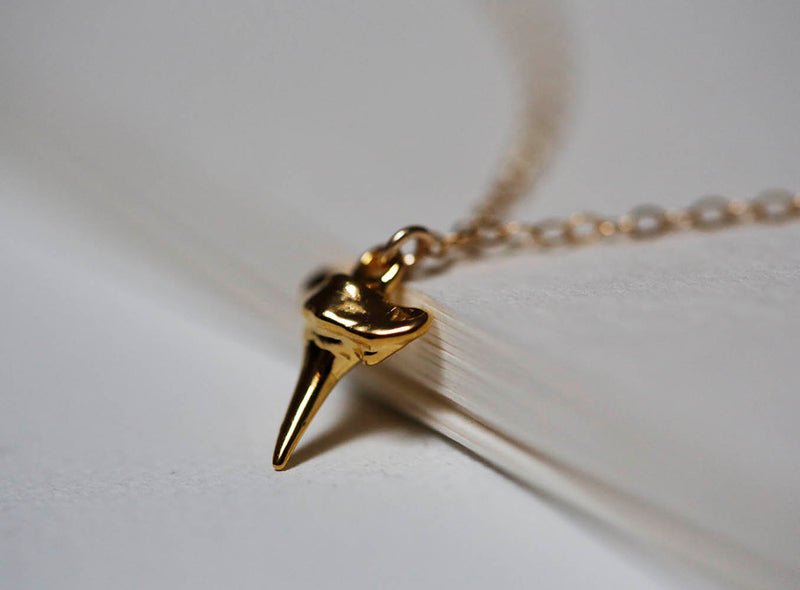 Refined fashion Gold Shark Tooth Necklace, Gold Dainty Necklace For Women Sexy Charm Necklace