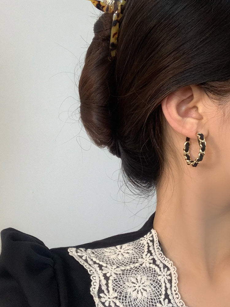 French Retro Temperament Black Flannel Earrings