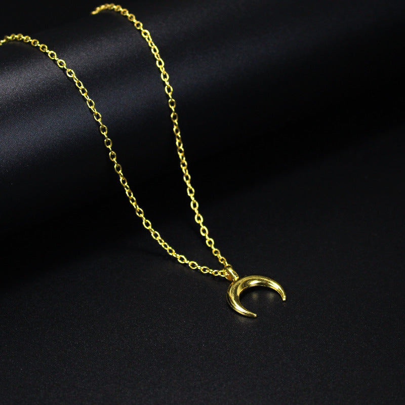 Female Clavicle Chain Environmentally Friendly Electroplating Crescent Pendant Necklace