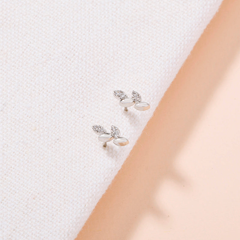 Small and versatile daily commuter double earrings micro-inlaid zircon leaf basic earrings