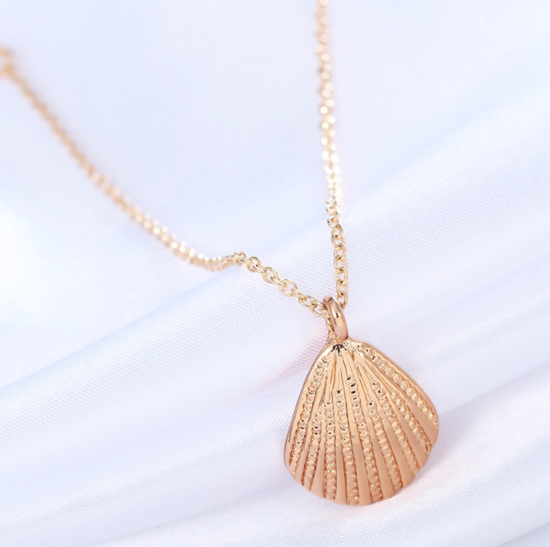 Scallop Conch Shell Pendant Necklace Gold and Silver Clavicle Chain