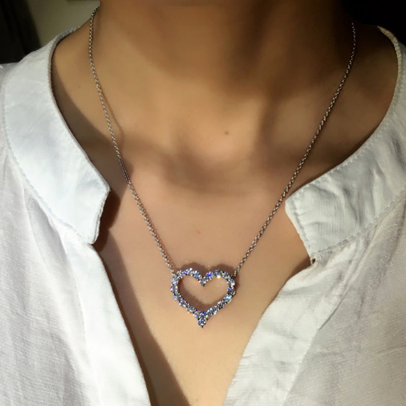 European And American Fashion Simple Style Ladies Love Heart-shaped Diamond Pendant