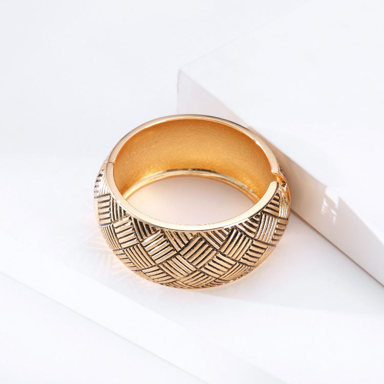 Bracelet Retro Fashion Cross Herringbone Pattern Drum Shaped Alloy Bracelet