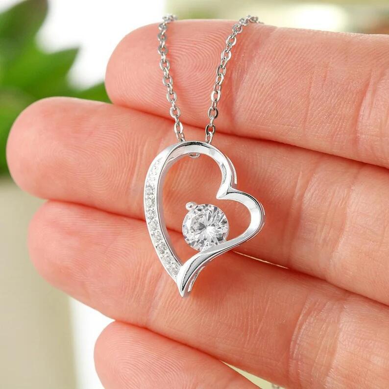 Necklace Women's Clavicle Chain Simple Love Pendant Heart Of Eternity Diamond Heart-shaped Necklace