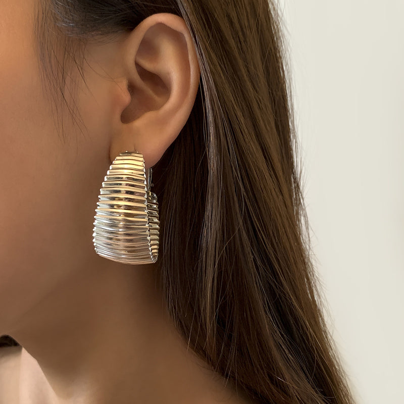 Exaggerated Punk Metal Striped Geometric C-shaped Earrings