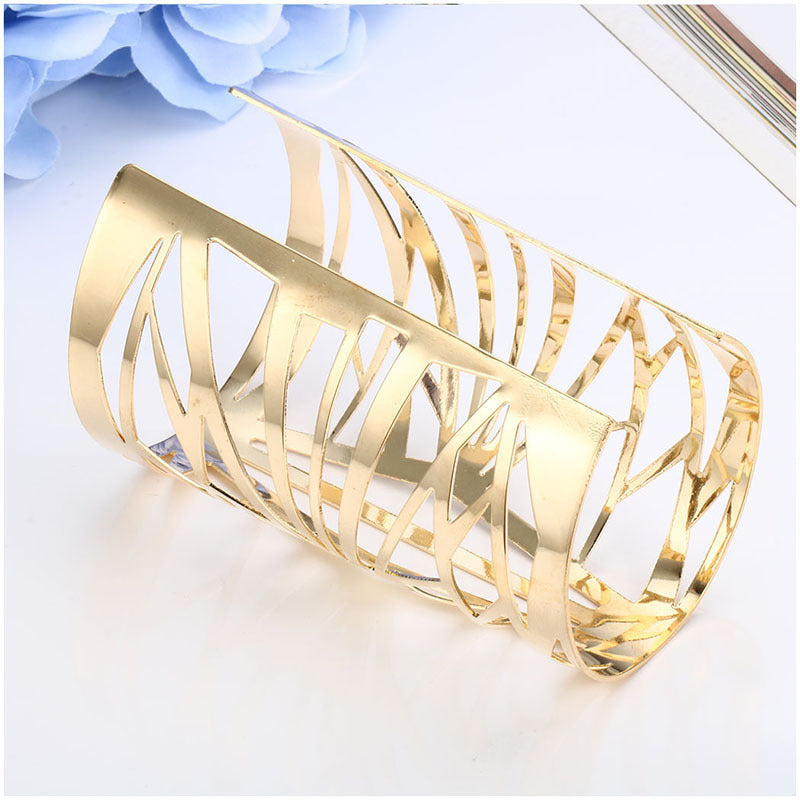 Geometric bracelet with metal opening and wide face